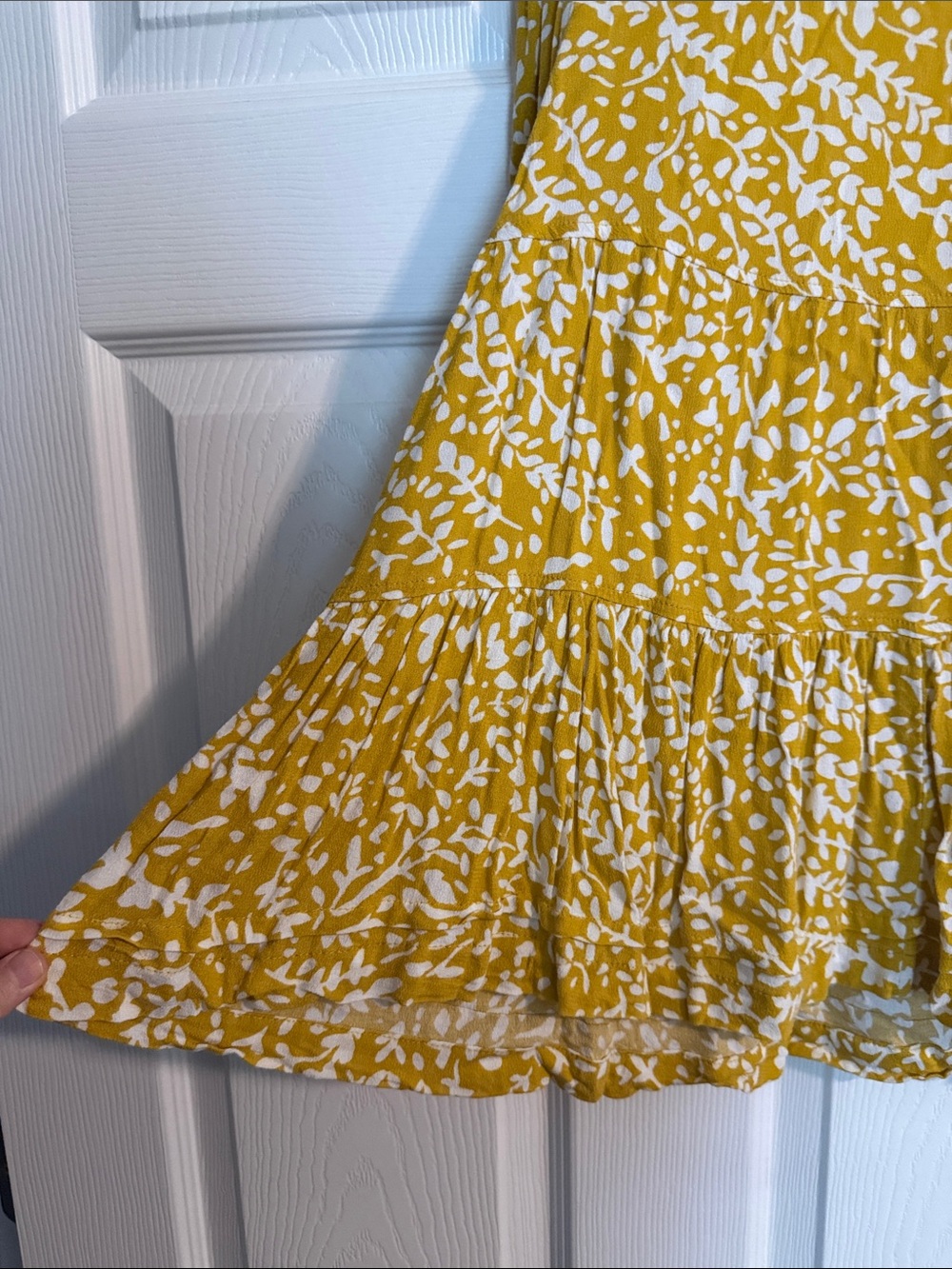 Time and Tru Yellow and White Floral Peplum Tunic - Picture 3 of 6